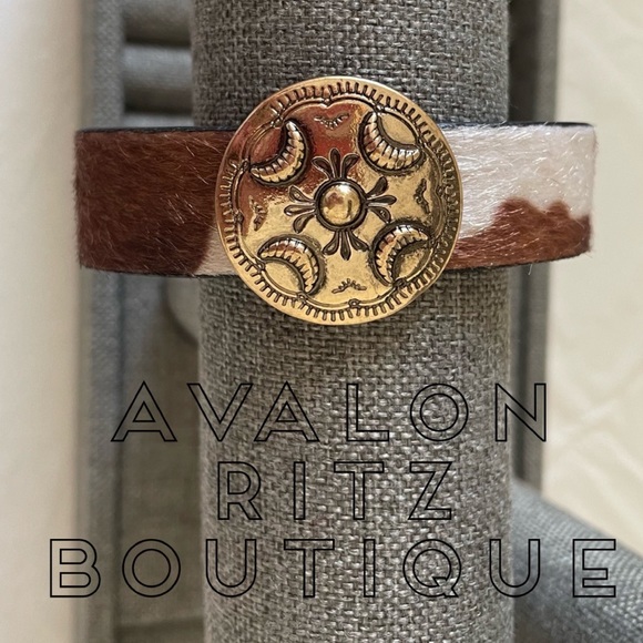 ❤️Delia Brown Cow Print Bracelet - Picture 1 of 2